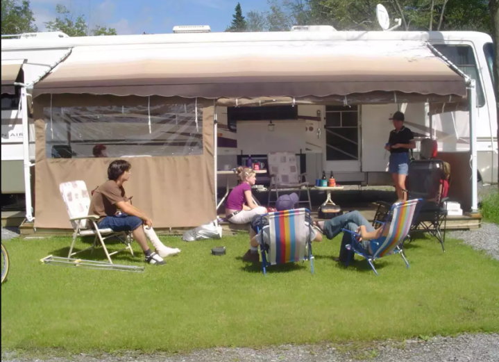 Abri camping, Lévis